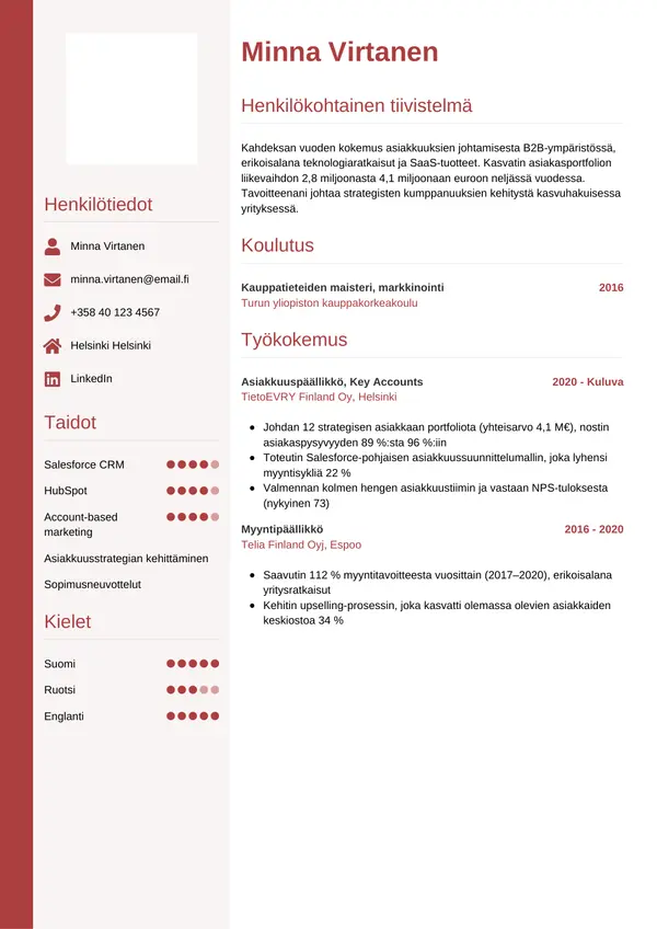 Asiakkuuspaallikko CV-pohja — Tyyli 10